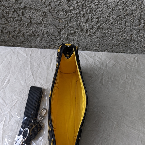 Batman Crossbody Bag - Picture 5 of 7